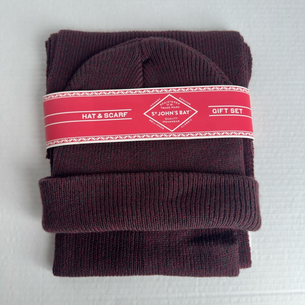 St. John's Bay Men's Hat & Scarf Set  one size fit all